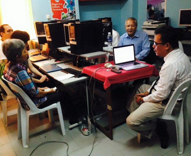 Six blind members from Sarawak Society for the Blind having ICT training