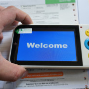 HCP-01 4.3 hand-held video magnifier demo