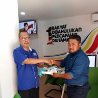 04 pusat internet 1Malaysia PPR Pinggiran Bukit Jalil handshake